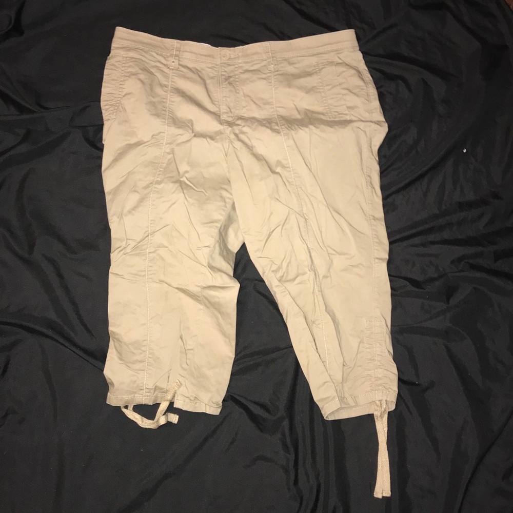 cargo khaki capris